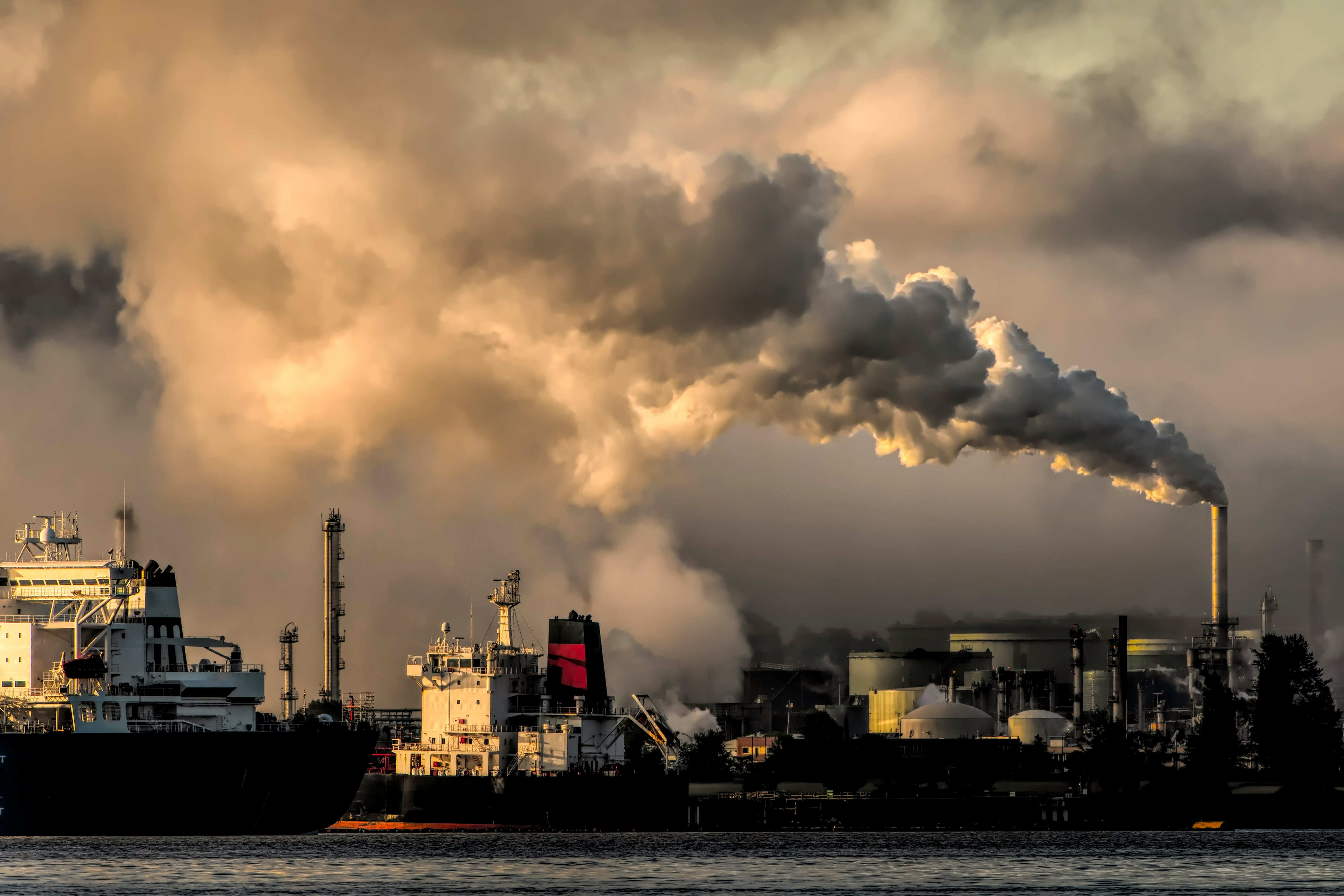 Debunking EPA Administrator Lee Zeldin’s Claims of the Economic Harms of Emission Regulations